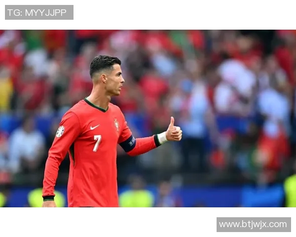 足球巨星赛场怒喷脏话引热议 球迷媒体聚焦体育精神与情绪管理